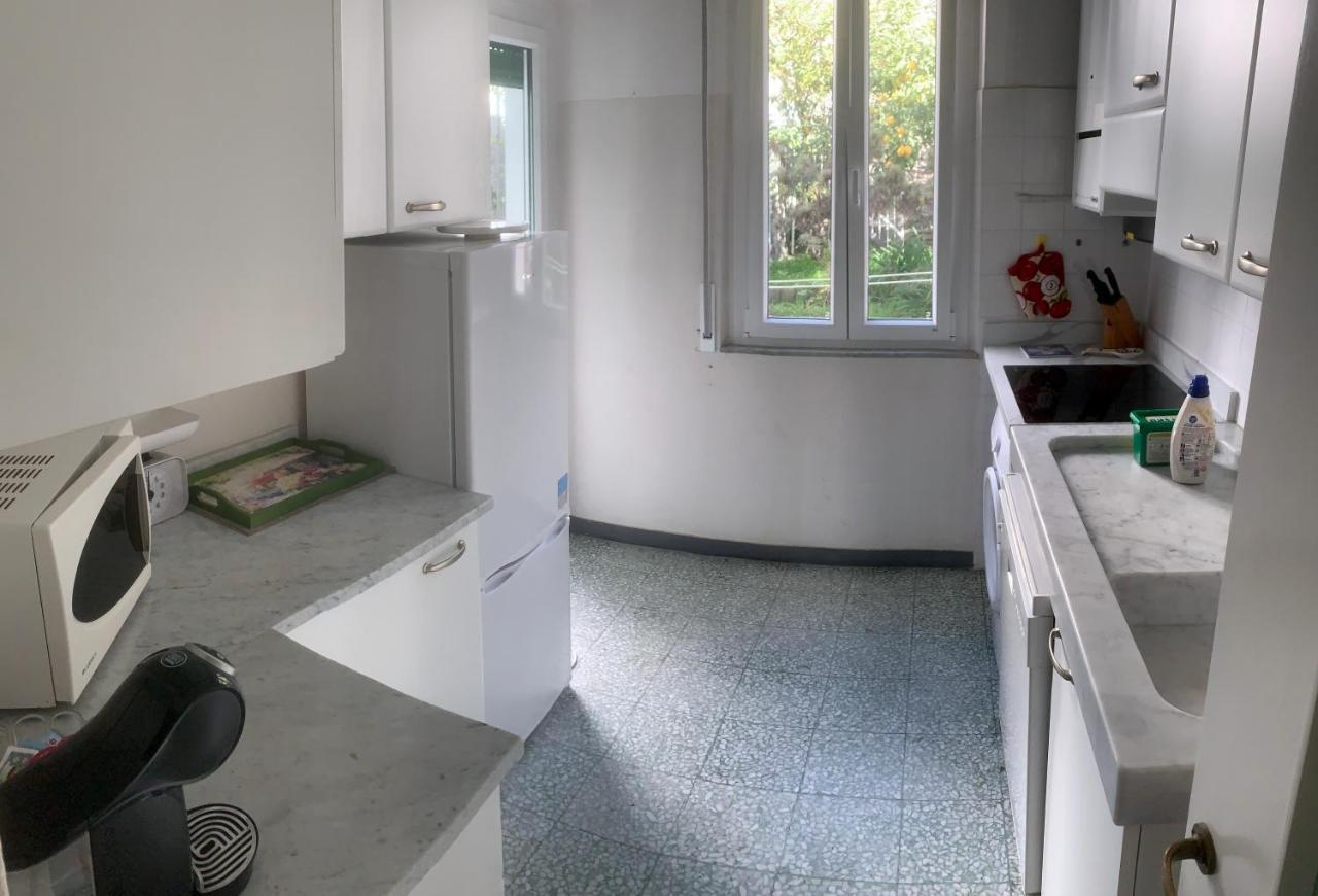 Casa Bianca 4 - Confortevole In Centro A Монеглия Екстериор снимка