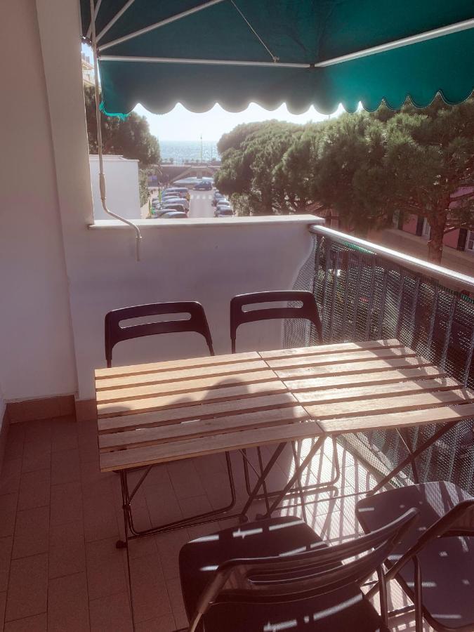 Casa Bianca 4 - Confortevole In Centro A Монеглия Екстериор снимка